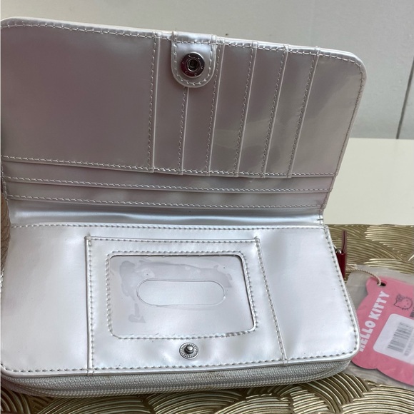 Disney Loungefly Hello Kitty White and Red Wallet Zipper Pull NWT - Picture 4 of 8